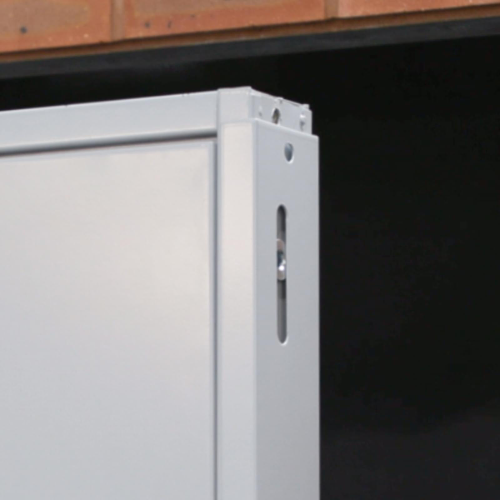Expanding frame on top of wind out lug